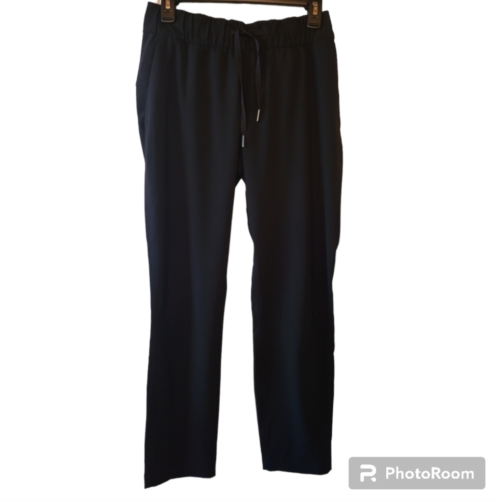 Lululemon* Elastic waist slip on pants* Black* Sz 6